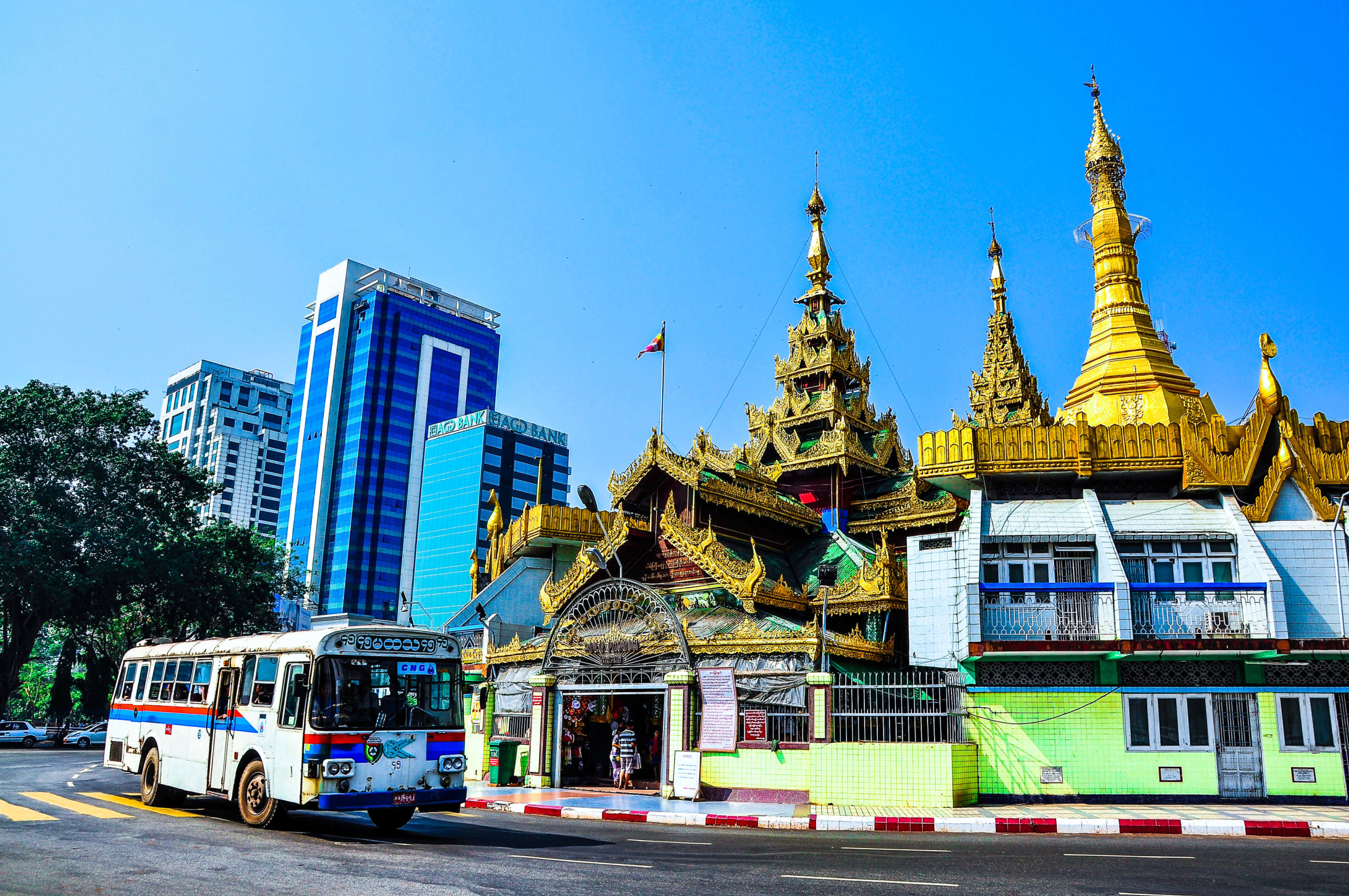 Read more about the article Myanmar: Foreign Banks now allowed to provide banking services to local companies.